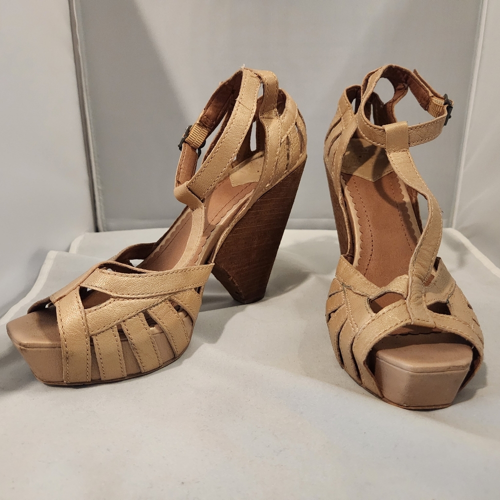 Lucky Brand platform sandals